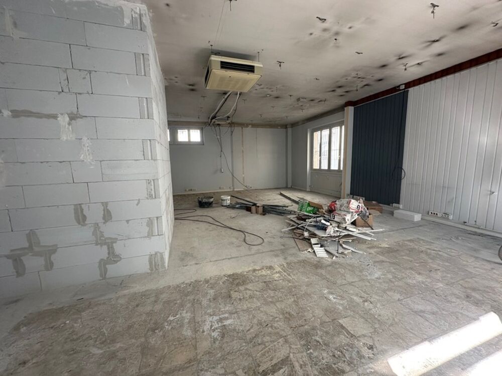   LOCAL COMMERCIAL AU CENTRE VILLE DE 70 M2 AVEC VITRINE 