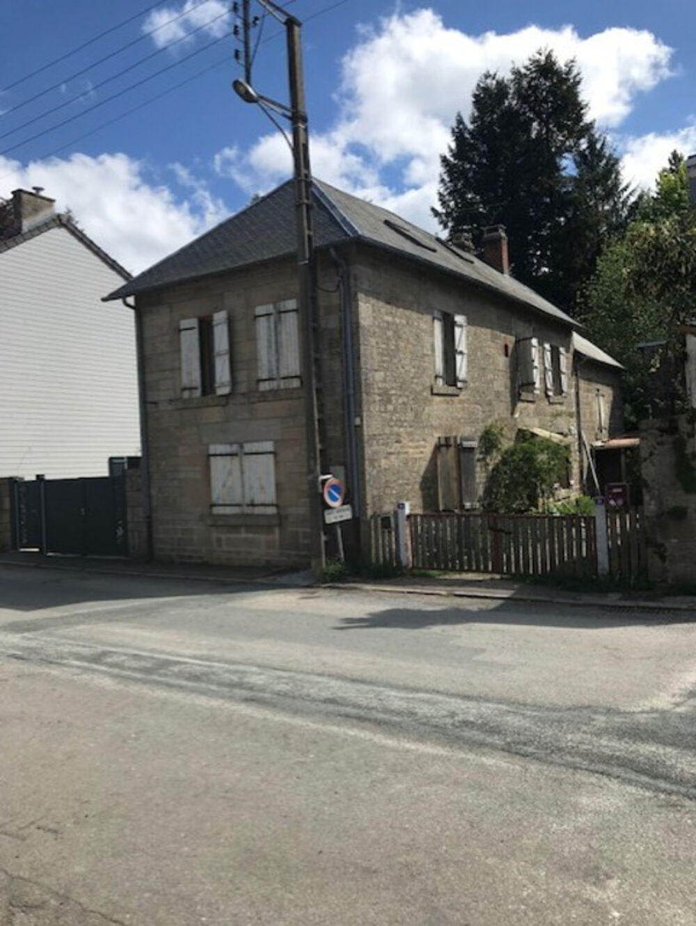 Maison à vendre 7 pièces centre bourg ROYERE DE VASSIVIERE (23)