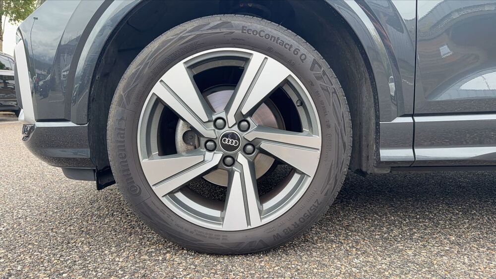 Q2 35 TFSI 150 S tronic 7 Design Luxe - Premi&egrave;re main Entretien 2020 occasion 73000 Chambery