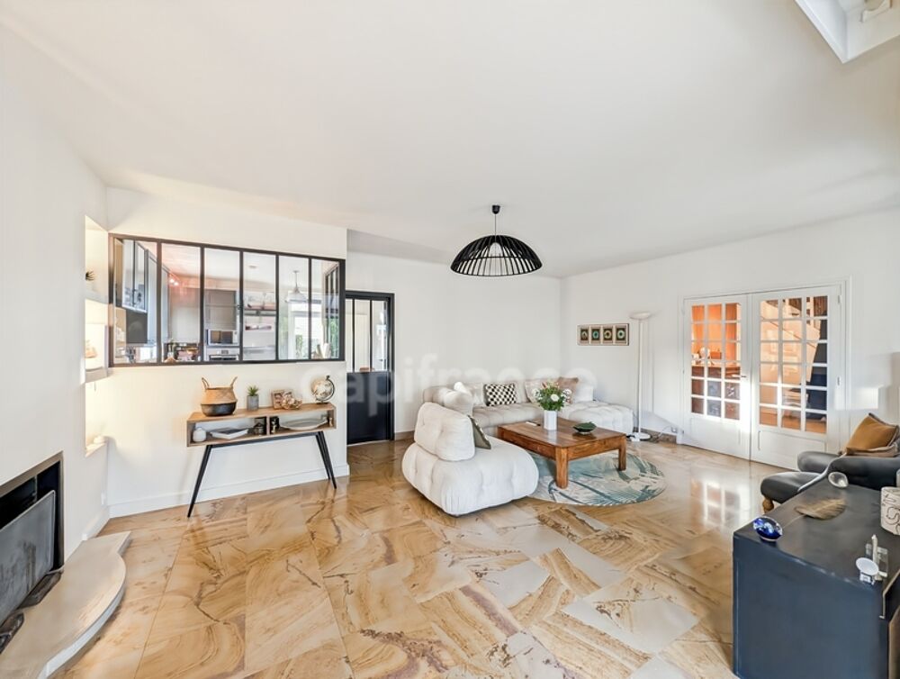 Vente Maison A vendre à Saint-Marcel (71) cette villa authentique de 189 m² 7 pièces 5 chambres 1 bureau et terrain de 2310 m² Saint marcel