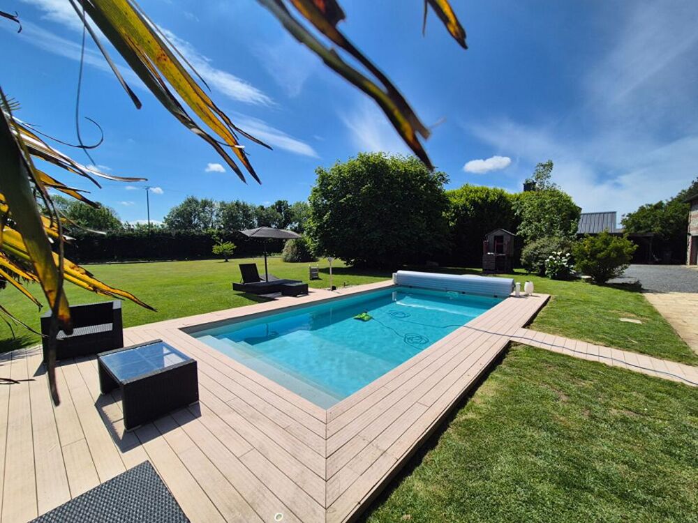 Longère 350 m² en briques et silex