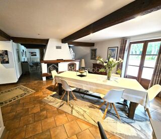  Proprit/chteau  vendre 6 pices 250 m