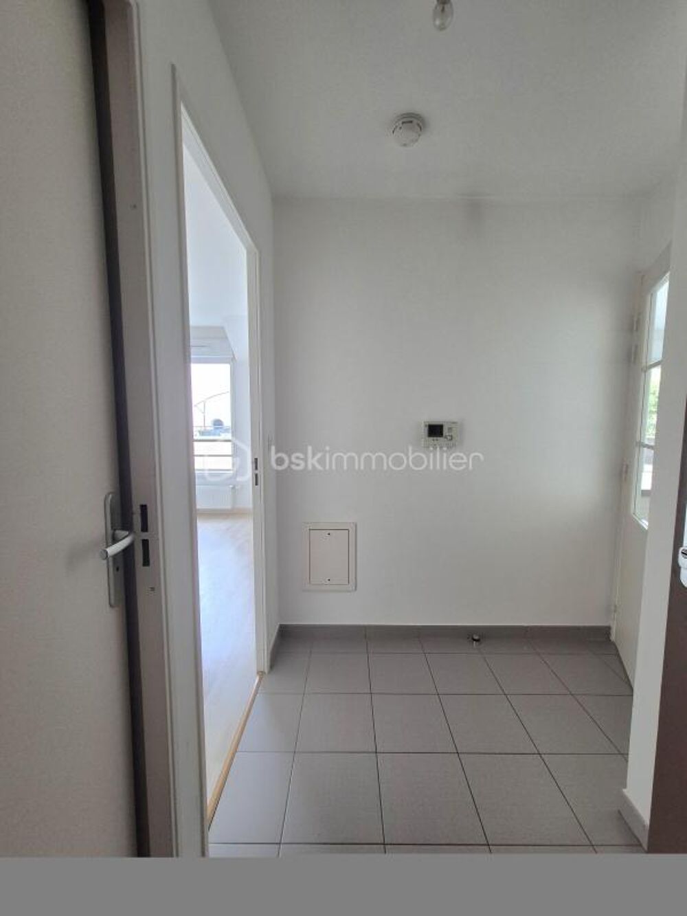 Appartement 2 pièces de 45 m2 avec grande terrasse en plein coeur du vieux Lisses !!