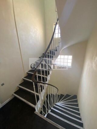  Immeuble � vendre 630 m�