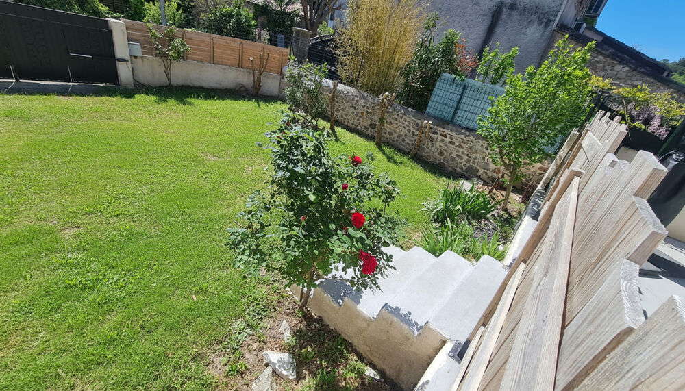 TORNAC , Maison en pierres de 10 pièces de 232 M2 dans un quartier calme. Proche d'Anduze