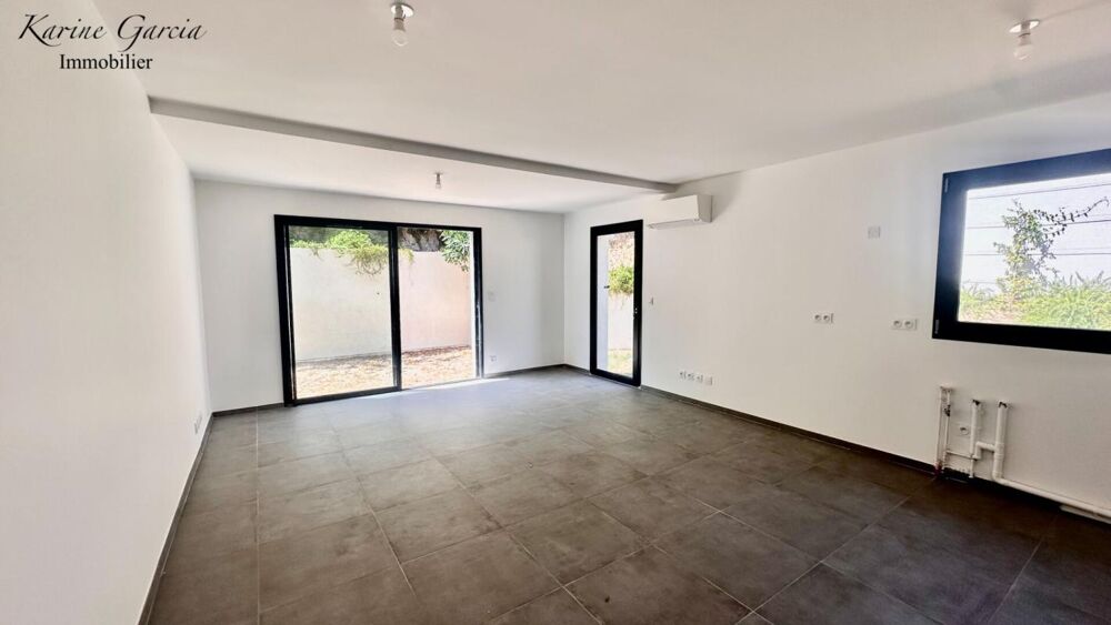 SIX FOURS LES PLAGES - CONSTRUCTION RECENTE - APPARTEMENT DE TYPE 3 - JARDIN 72 M² - PARKING PRIVATIF SOUS SOL