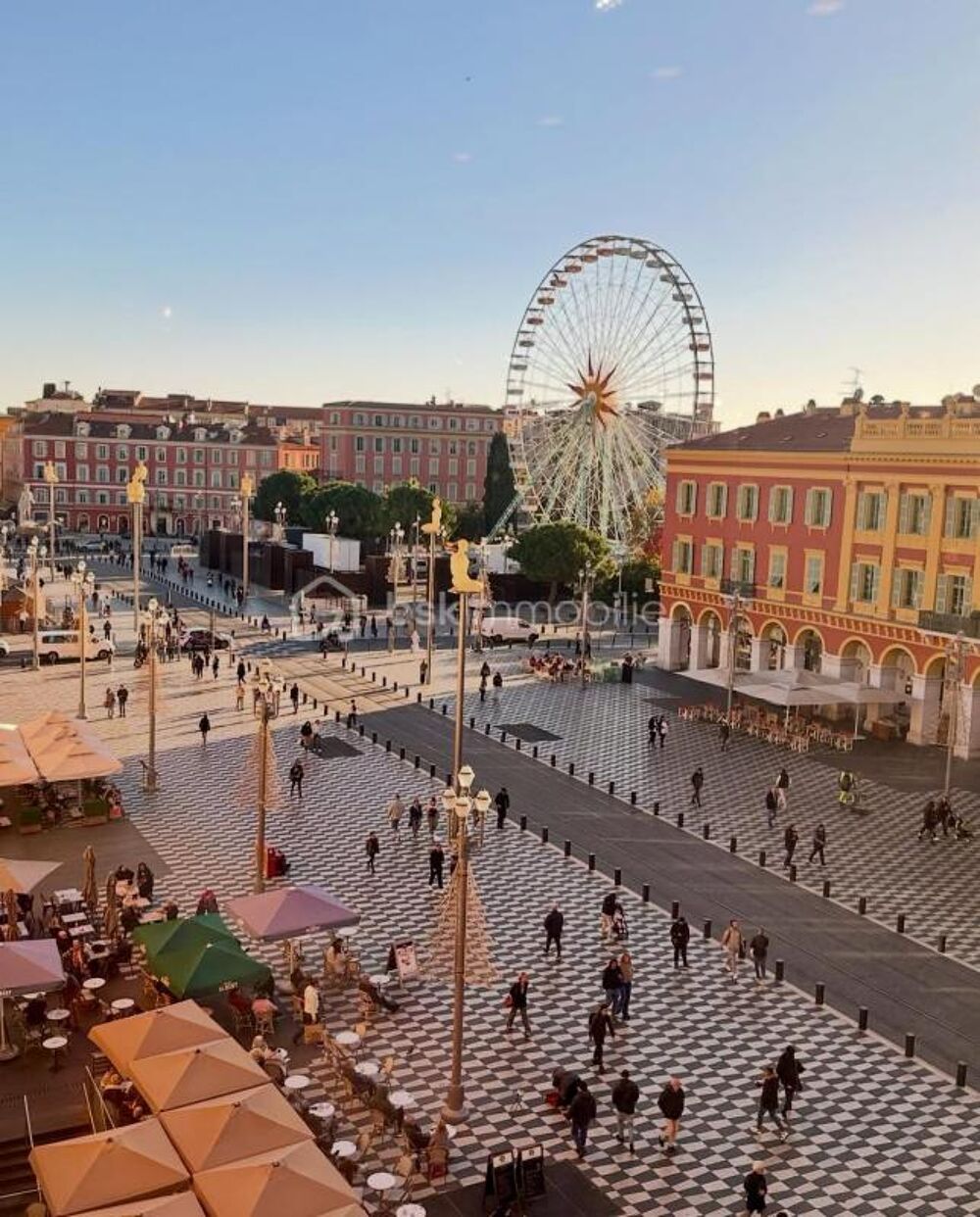   À VENDRE – MURS COMMERCIAUX LIBRES – RESTAURANT PLACE MASSÉNA, NICE 