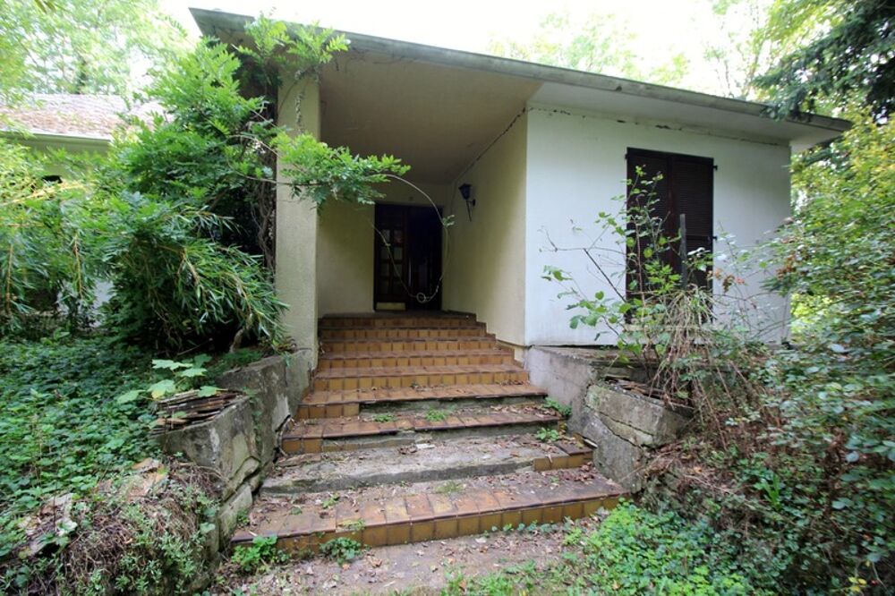 Dpt Moselle (57), à vendre BOULAY MOSELLE propriété de 57 ares, maison P8 à rénover complètement