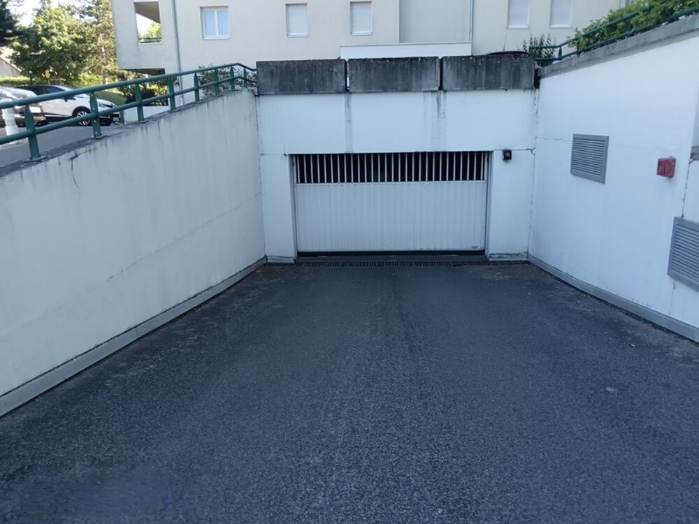 Location Parking/Garage À louer – Garage fermé en sous-sol ANNEMASSE (74) Annemasse