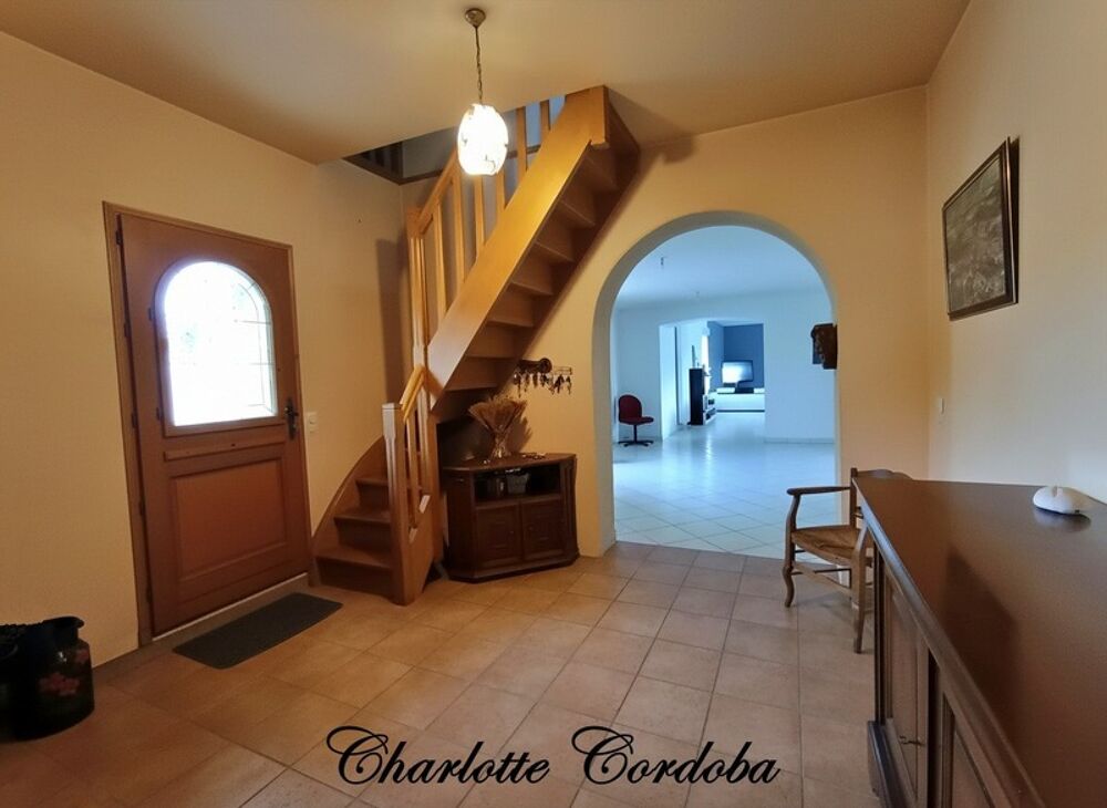 Domaine de caractère de 346m² aux portes de Marmande  Piscine, lac et 2 hectares