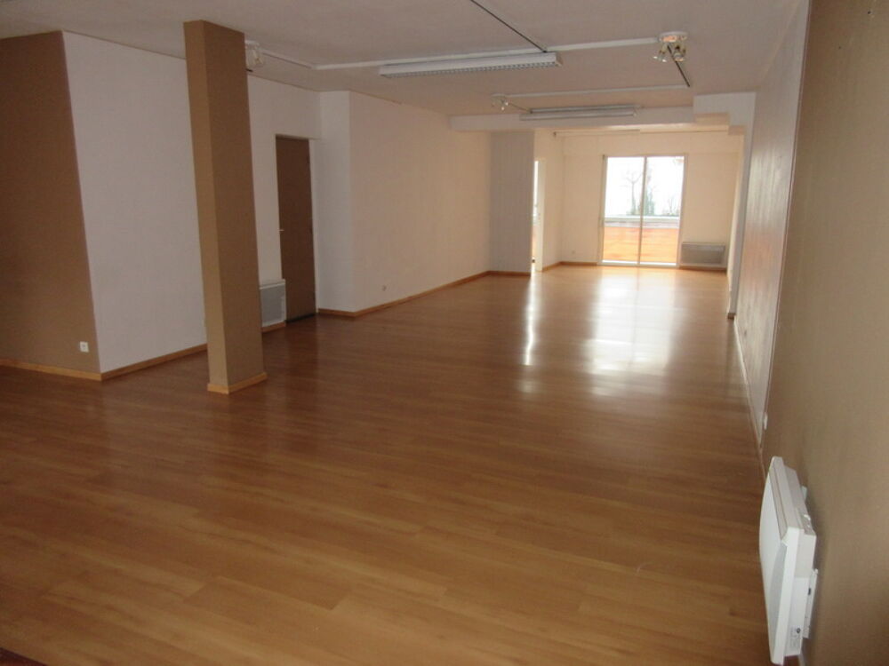   Rodez, local commercial en RDC, 77 m² environ 