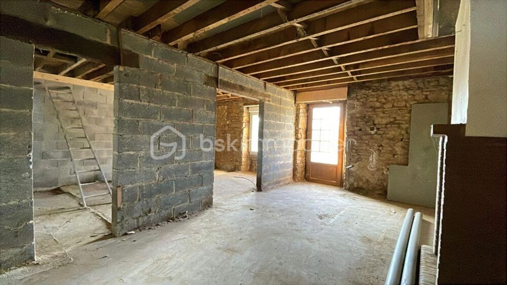 Maison en pierres à finir de rénover - GROS POTENTIEL