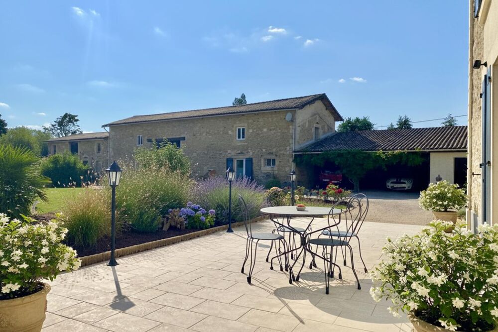 Nanteuil-(79400) Maison 6 pièces 210 m2, 400m2 de dépendances