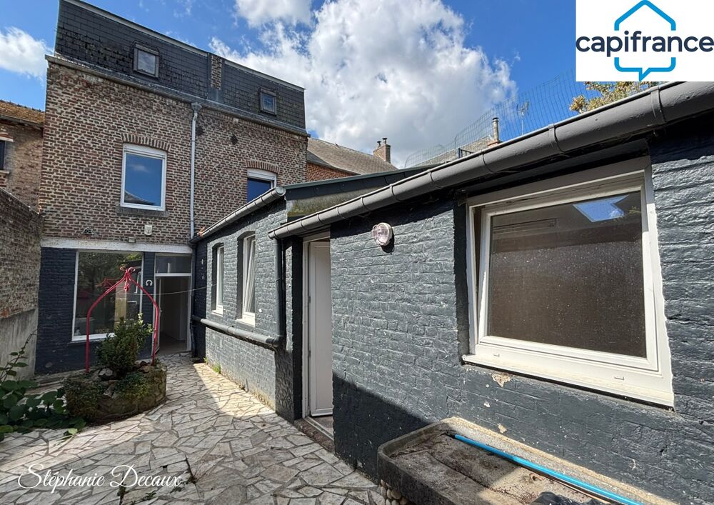 A VENDRE : Immeuble de caractère en plein coeur de Wignehies (59)  Place à votre imagination!