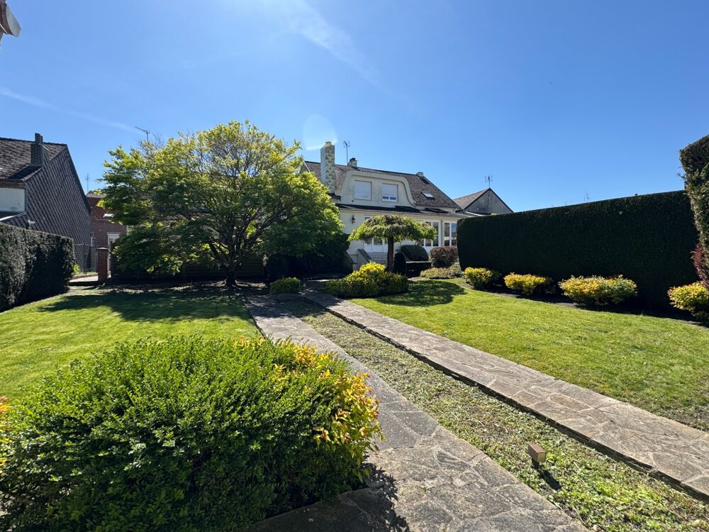 ? Élégante maison semi-individuelle  Centre-ville de Fourmies  159 m²  Jardin arboré  Garage 45 m²