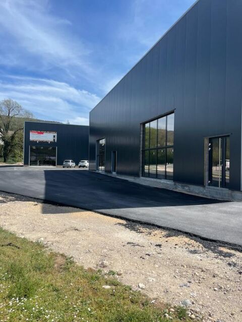 CELLULES COMMERCIALES DE RESPECTIVEMENT 407 M² ET 411 M² 508400 01100 Oyonnax