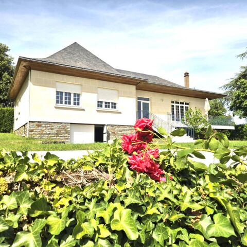   Charme traditionnel et beaux volumes pour cette maison familiale � flanc de coteaux Maison - 7 pi�ce(s) - 153 m�