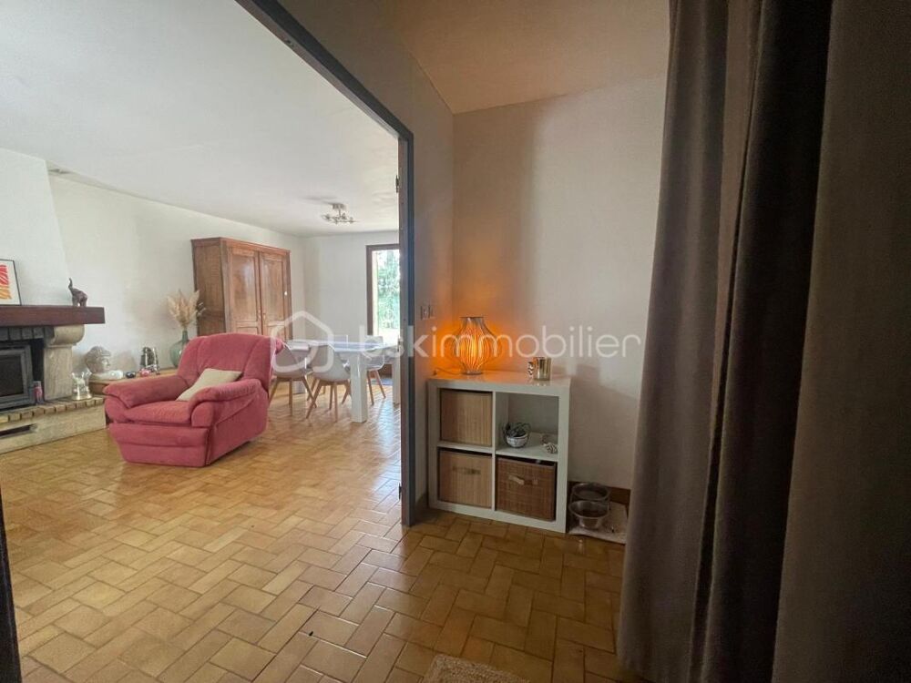 Maison avec sous-sol et terrain de 2270m²