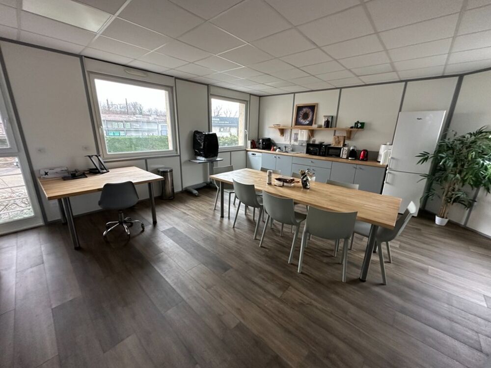   Bureaux à louer CHASSE SUR RHONE (38), bureaux de 36m², en 3 bureaux de 12m2 chacun, à louer dans centre médical avec du station Chasse sur rhone