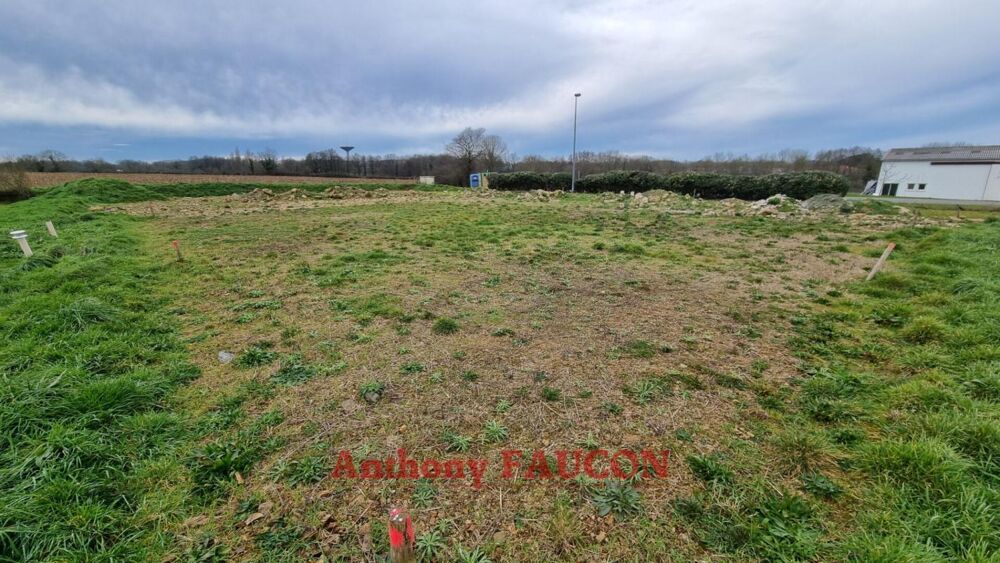   Terrain en zone artisanal Chateau Guibert 2176 m2 