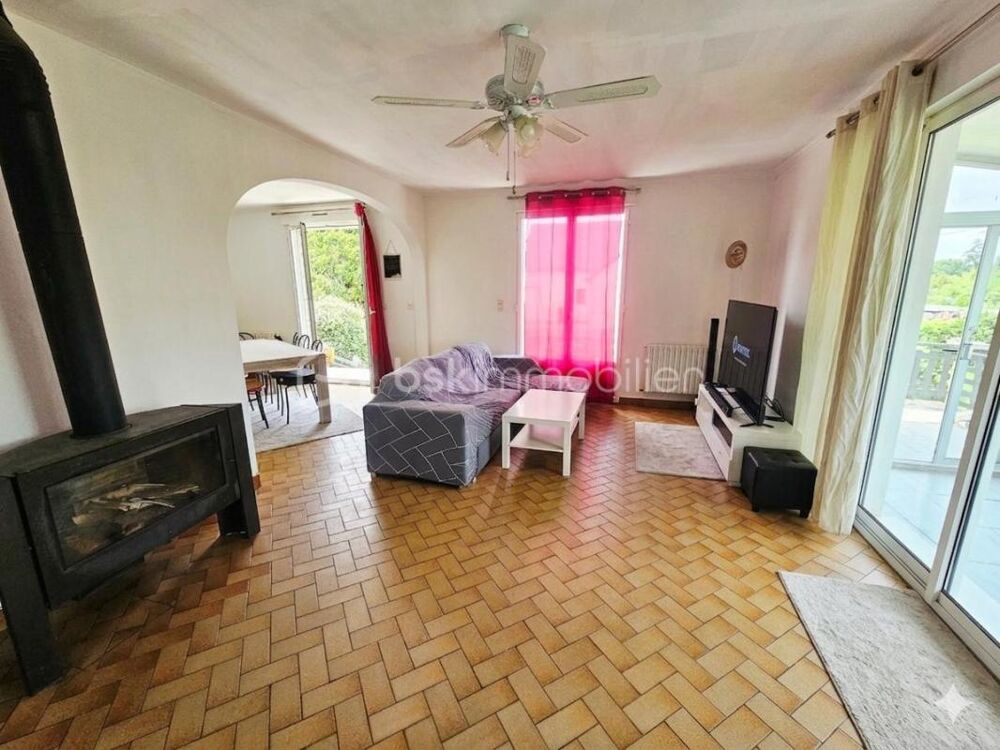 Vente Maison Grande maison familiale de 200 m² – 6 chambres, terrain de 1 700m² Peillac