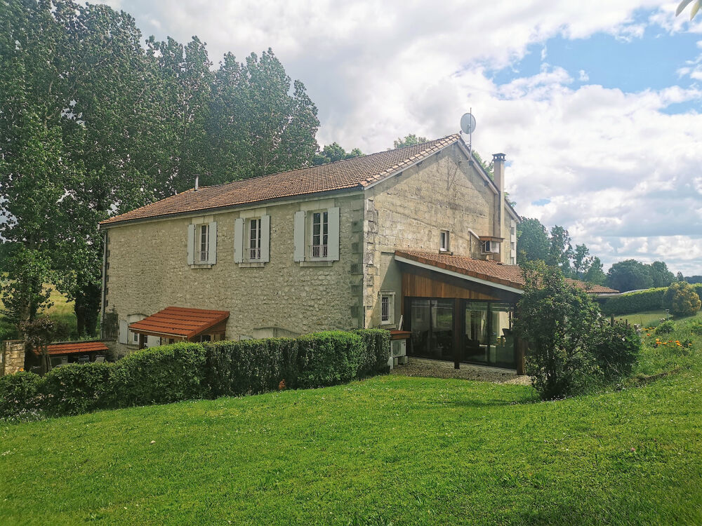 Vente Maison Dpt Charente (16), à vendre proche de LIGNIERES SONNEVILLE maison de campagne Lignieres sonneville