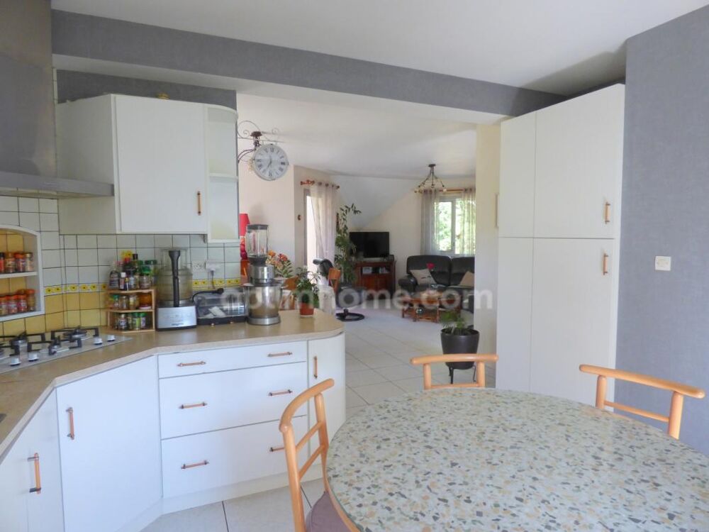 Maison 4 chambres, sous-sol et magnifique jardin