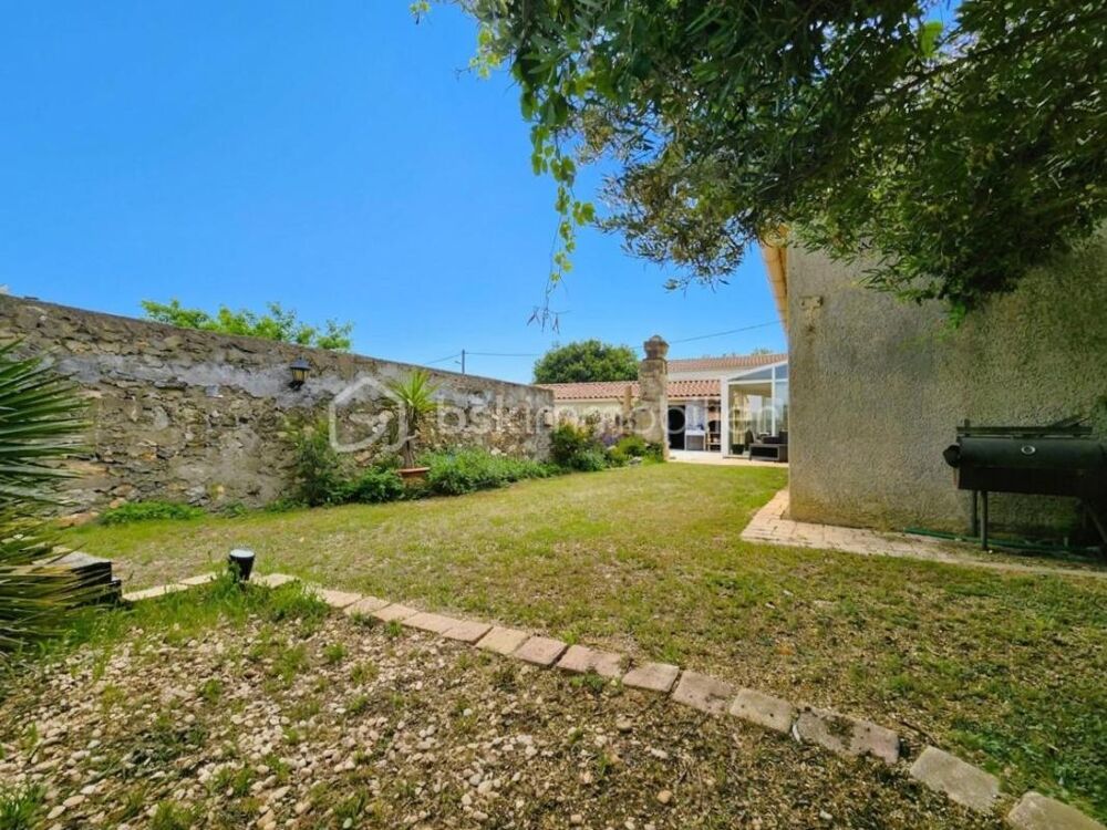 Maison de village de 130 m2 sur terrain de 743 m2avec piscine et garage ( 54m2)
