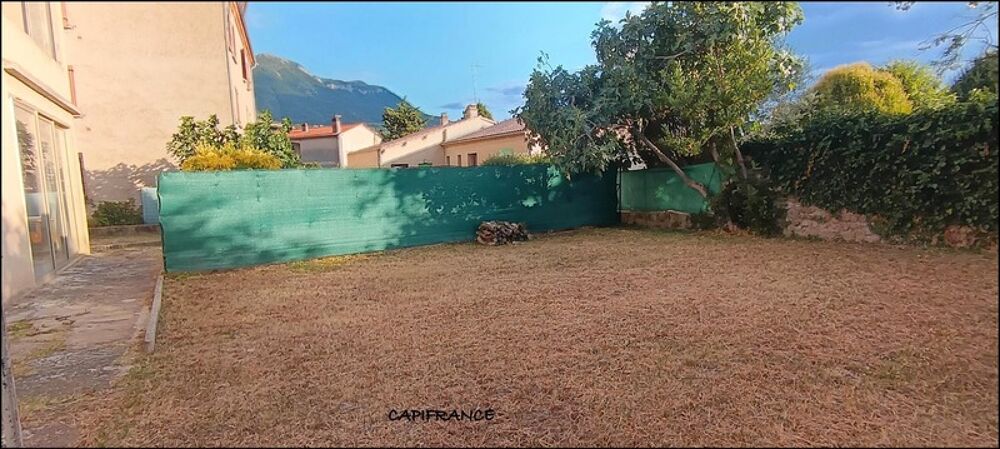 DIGNE-LES-BAINS 04000 A VENDRE Maison traditionnelle avec 2 appartements, terrain plat et clos, garage et cave
