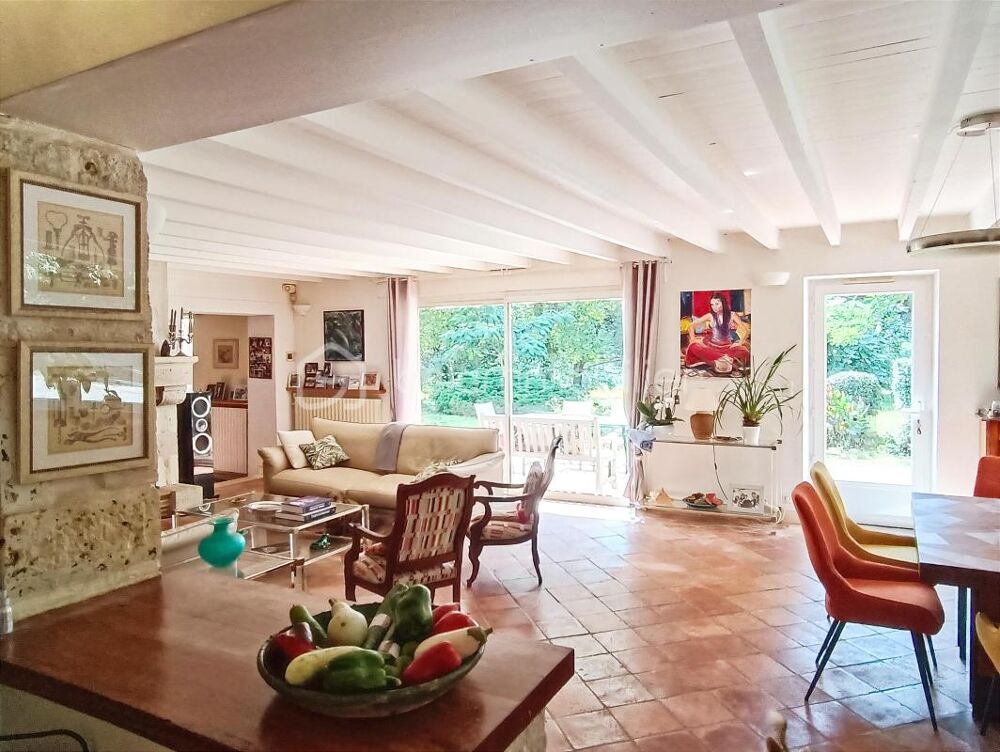 Chambres d'Hôtes et Gîte avec Piscine et Dépendances à Proximité du Chemin de Saint-Jacques-de-Compostelle
