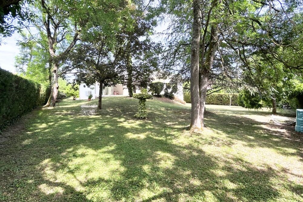 69260 CHARBONNIERES LES BAINS - Maison à vendre 7 pièces - Climatisation - GARAGE - PISCINE - TERRAIN A BATIR - CALME - SANS VI