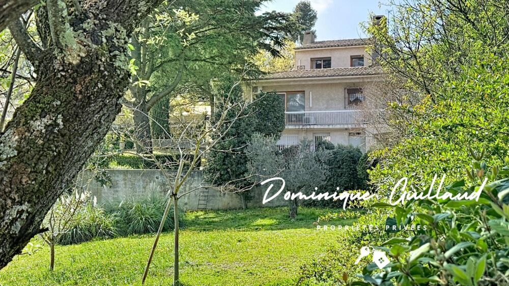 Nîmes-Villa 280 m² 7-pièces sur terrain de 3000 m²