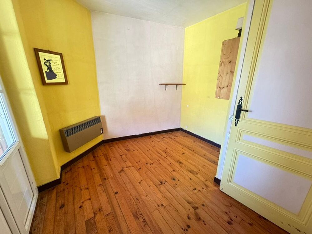 Maison de bourg avec terrasse et dépendance  Fort potentiel à Luriecq (42380)