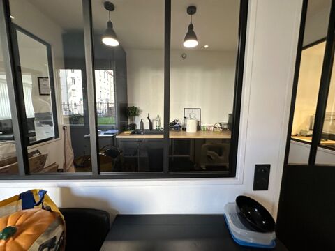   RARE ! MURS local bureaux RDC en très bon état à vendre LYON 8EME  (69) de 92 m², entièrement rénové récemment, en plein coeur d 