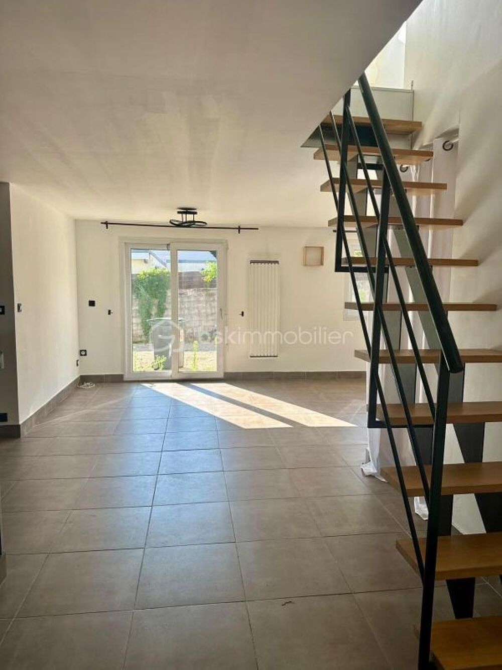 Maison familiale avec studio indépendant, jardin et garages  95 m² au sol / 84 m² Carrez