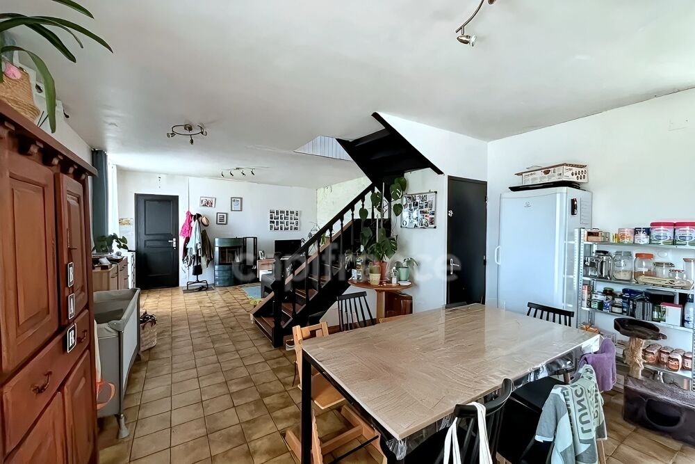 Charmante maison en pierre de 122m², 3 chambres avec jardin, terrasse, cave à GUENGAT(29)