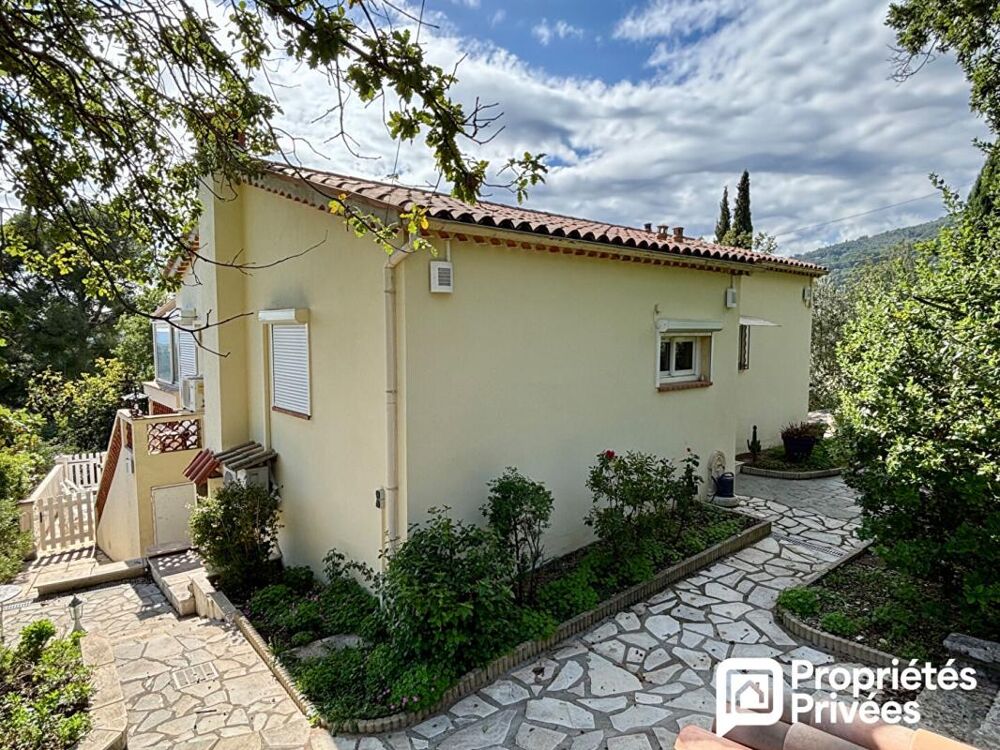 Maison de 4 pièces avec beau jardin, piscine et garage