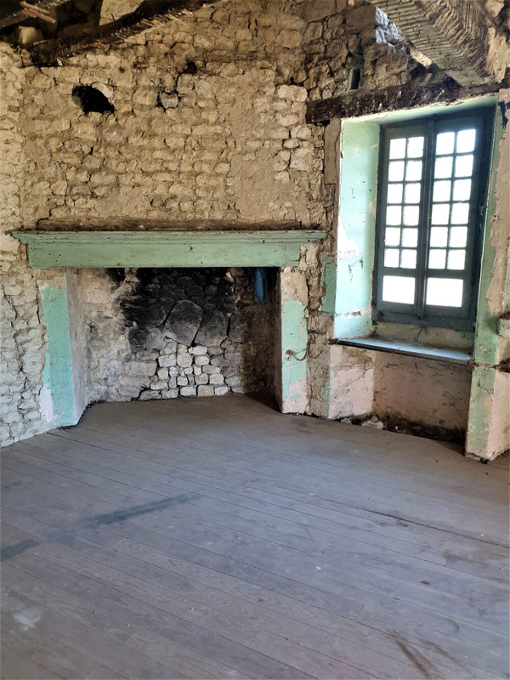 Vente Remise/Grange Dpt Charente (16), proche de BARBEZIEUX grande grange et terrain � vendre Barbezieux saint hilaire