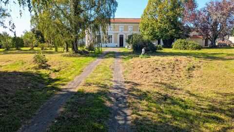   Charentaise authentique sur un parc de 5625m2 Tr�s beau potentiel de r�novation Maison - 14 pi�ce(s) - 294 m�