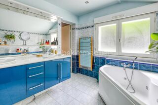  Propriété/château à vendre 8 pièces 270 m²