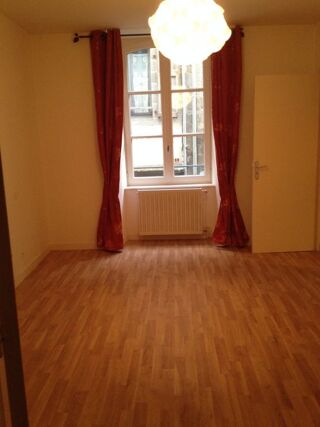  Appartement à louer 4 pièces 82 m²