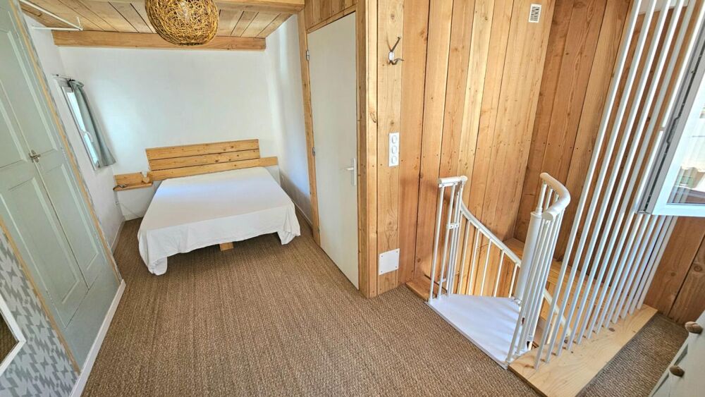 Duplex au 1er étage dans une petite copropriété de 3 lots à Claviers, Var