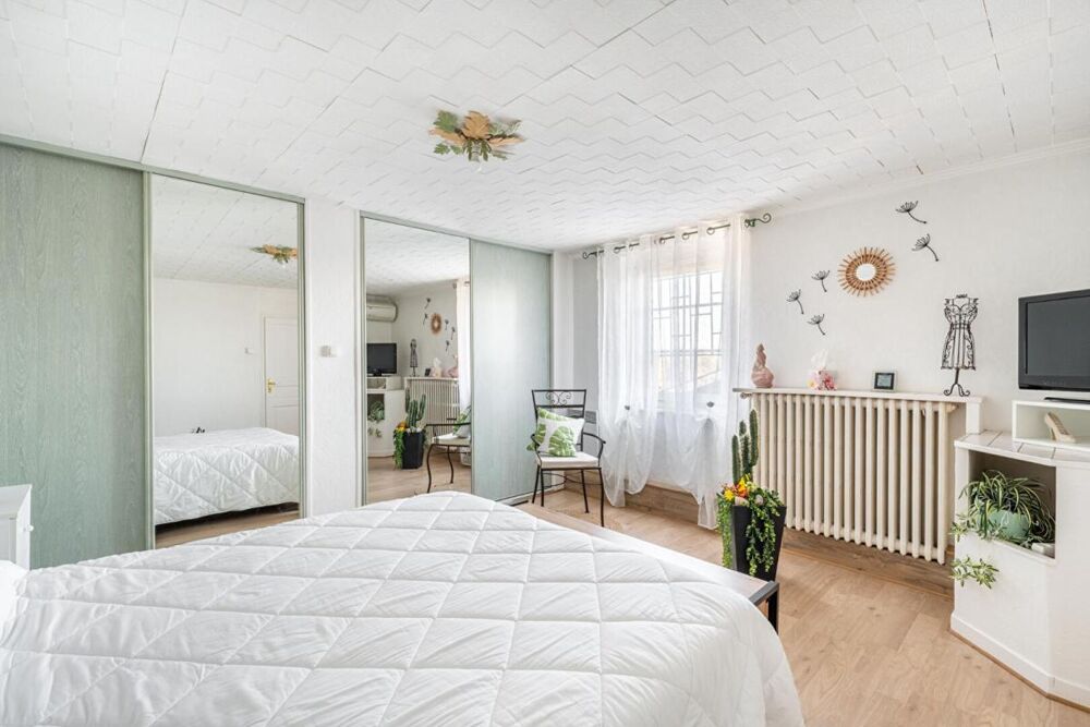 Vente Maison Maison au calme à la lisière des champs. Jons limite Jonage 5 pièce(s) 170 m2 Jonage