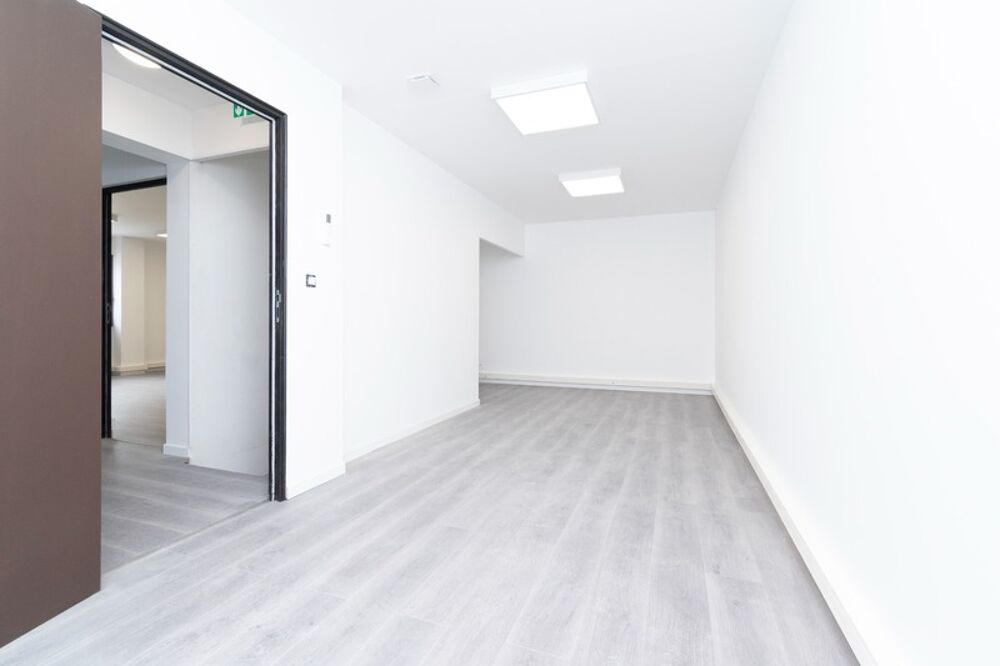   Dpt Bouches du Rhône (13), à louer GÉMENOS Bureau de 20 m² - Climatisation réversible - Electricité et fibre (inclus dans les ch 