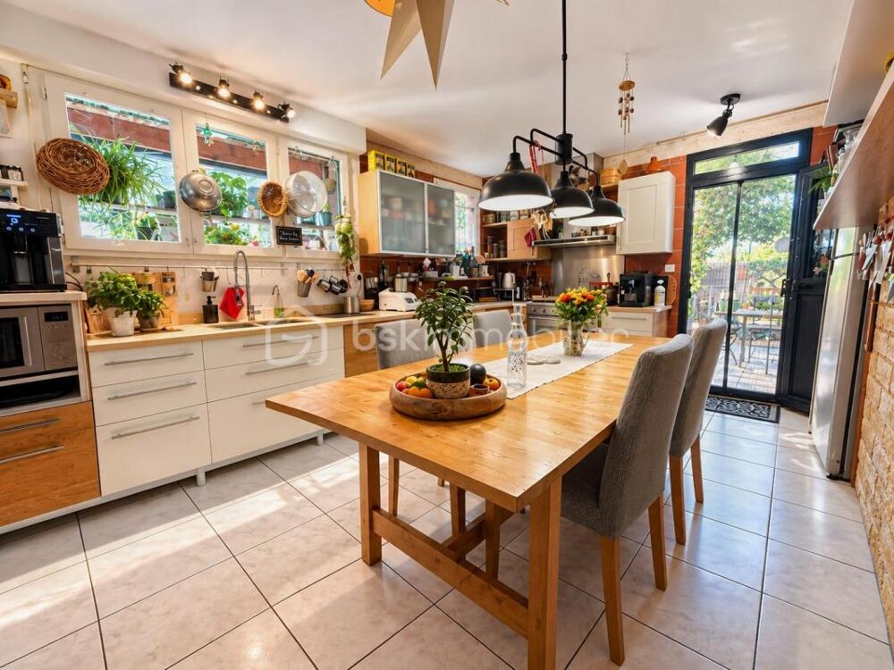 Vente Maison Villa d'architecte avec piscine couverte, lodge détente et jardin paysager odorant Labastidette