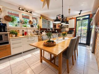 Vente Maison Villa d'architecte avec piscine couverte, lodge détente et jardin paysager odorant Labastidette