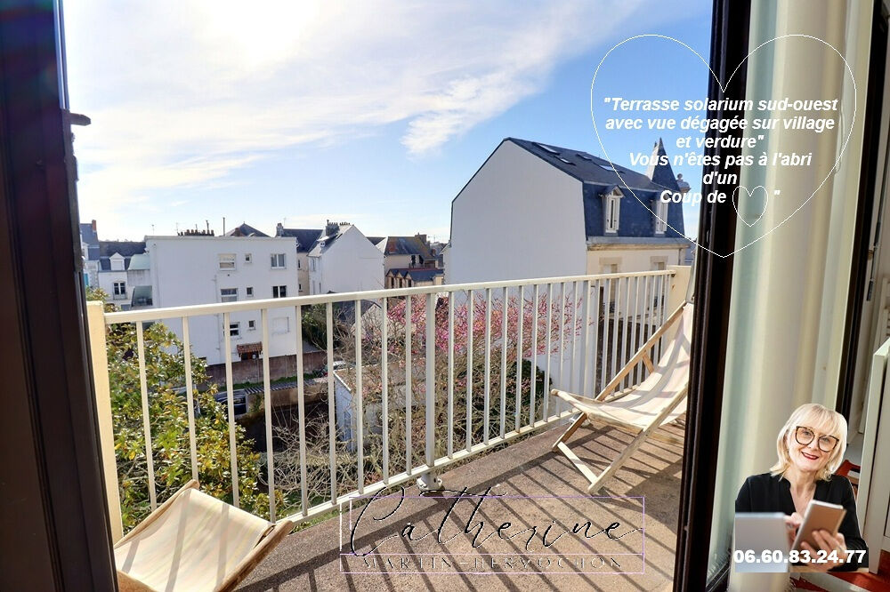 STUDIO baigné de soleil, dans une résidence sur le port proximité Plage du Nau