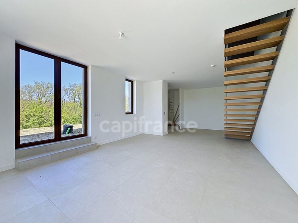 Maison mitoyenne triplex entièrement rénovée - CERCIER (74)