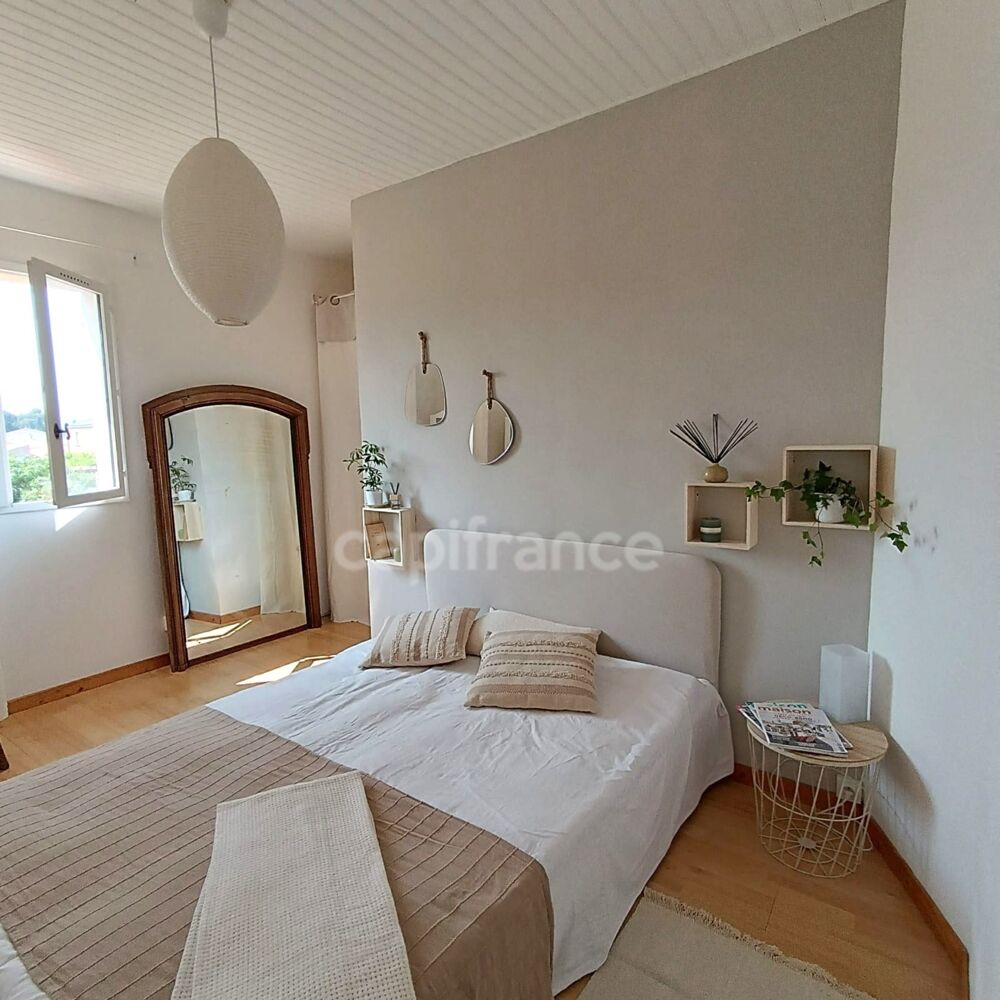 Maison à vendre 4 pièces avec studio indépendant, garage et jardin  Châteaurenard