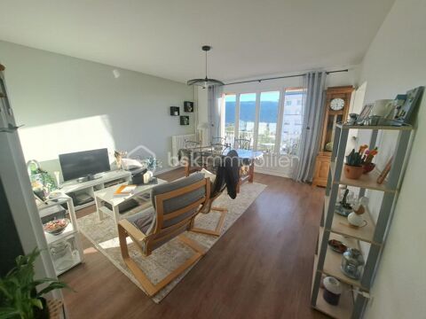   MAGNIFIQUE T3 RÉNOVÉ AVEC GOÛT, ASCENSEUR, TERRASSE, VUE DÉGAGÉE ET GARAGE – LE CONFORT AU QUOTIDIEN ! Appartement - 4 pièce(s) - 62 m²